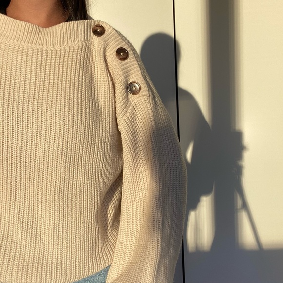 Lush button sweater - Picture 2 of 3